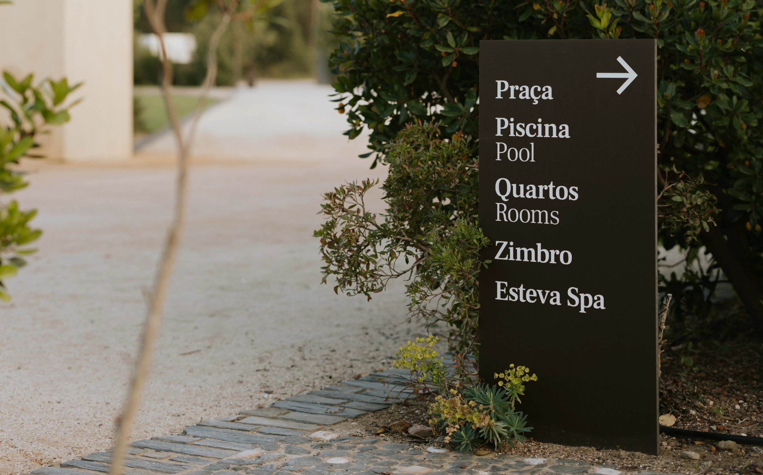 Floema Details outdoor signage totem for Palmares